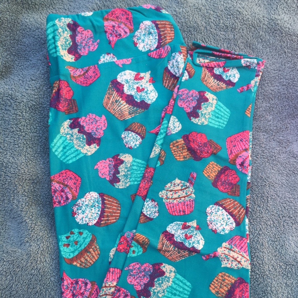 BNWT 'vintage' Lularoe TC Teal cupcakes